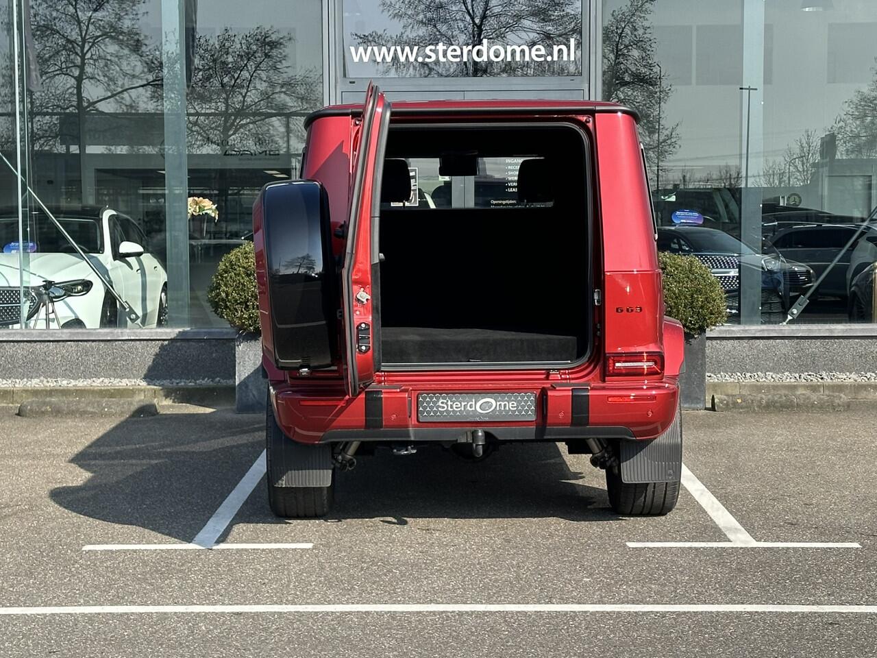 Mercedes-Benz G-KLASSE AMG 63 G63 AMG l ¤179.990,- ex. BTW l Rijassistentiepakket l Manufaktur l Burmester l 360* camera l G63 AMG VAN Schuif- Kanteldak l Nightpakket l Alarm l Grijs kenteken l