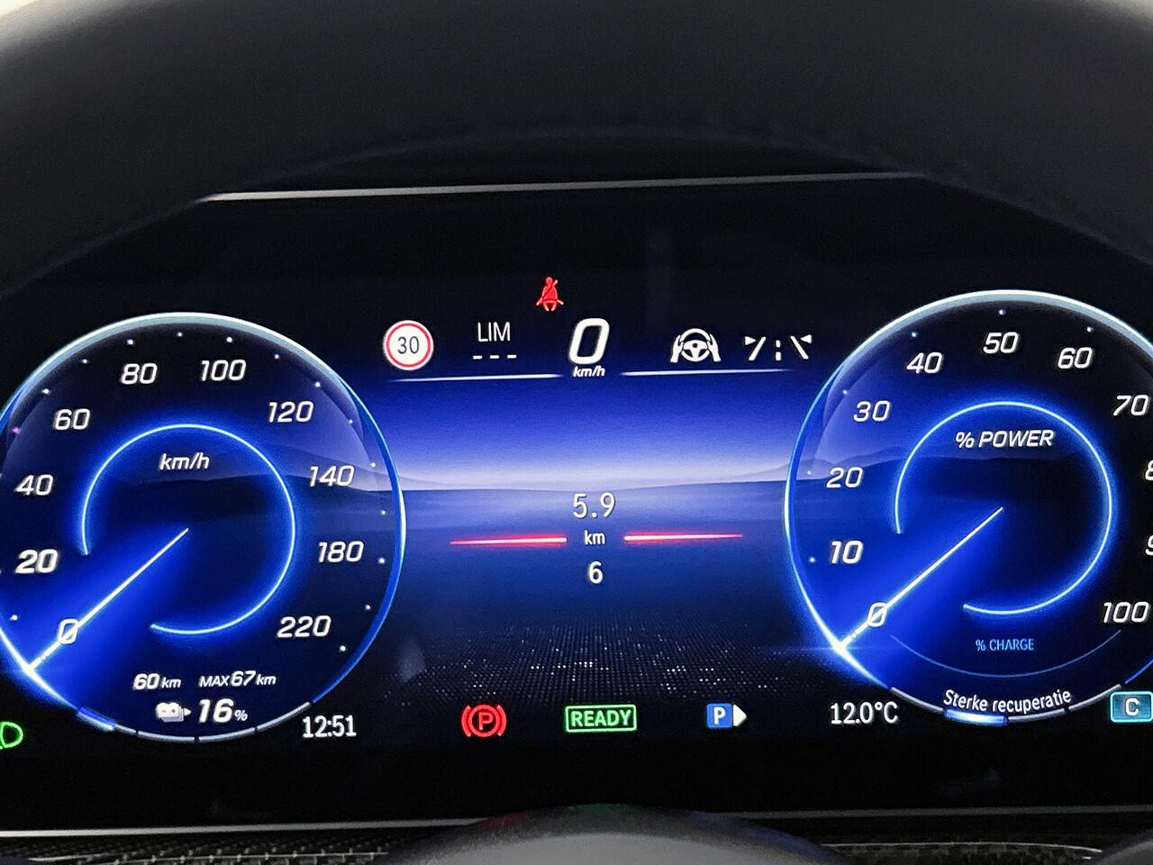 Mercedes-Benz G-KLASSE 580 met EQ-Technologie 116 kWh | AMG Line | SUPERIOR Line interieur | Warmtecomfortpakket | AMG sierelementen in carbon | Comfortpakket | Nightpakket | Treeplanken | MANUFAKTUR Schöckl designpakket |