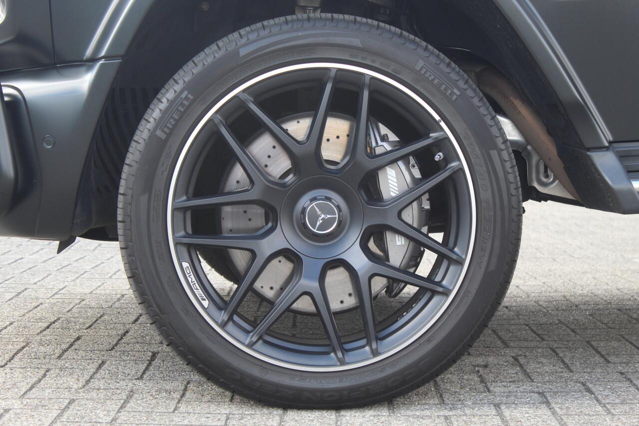 Mercedes-Benz G-KLASSE 63 AMG Manufaktur/Night pakket/Magno matt/Panoramadak/Burmester/Sfeerverlichting/Entertainment schermen/Akrapovic/AMG active ride control/Elektrisch verstelbare stoelen met memory + massage/Stoel verwarming + koeling/360° camera/voorruitverwarming/IWC/Ala