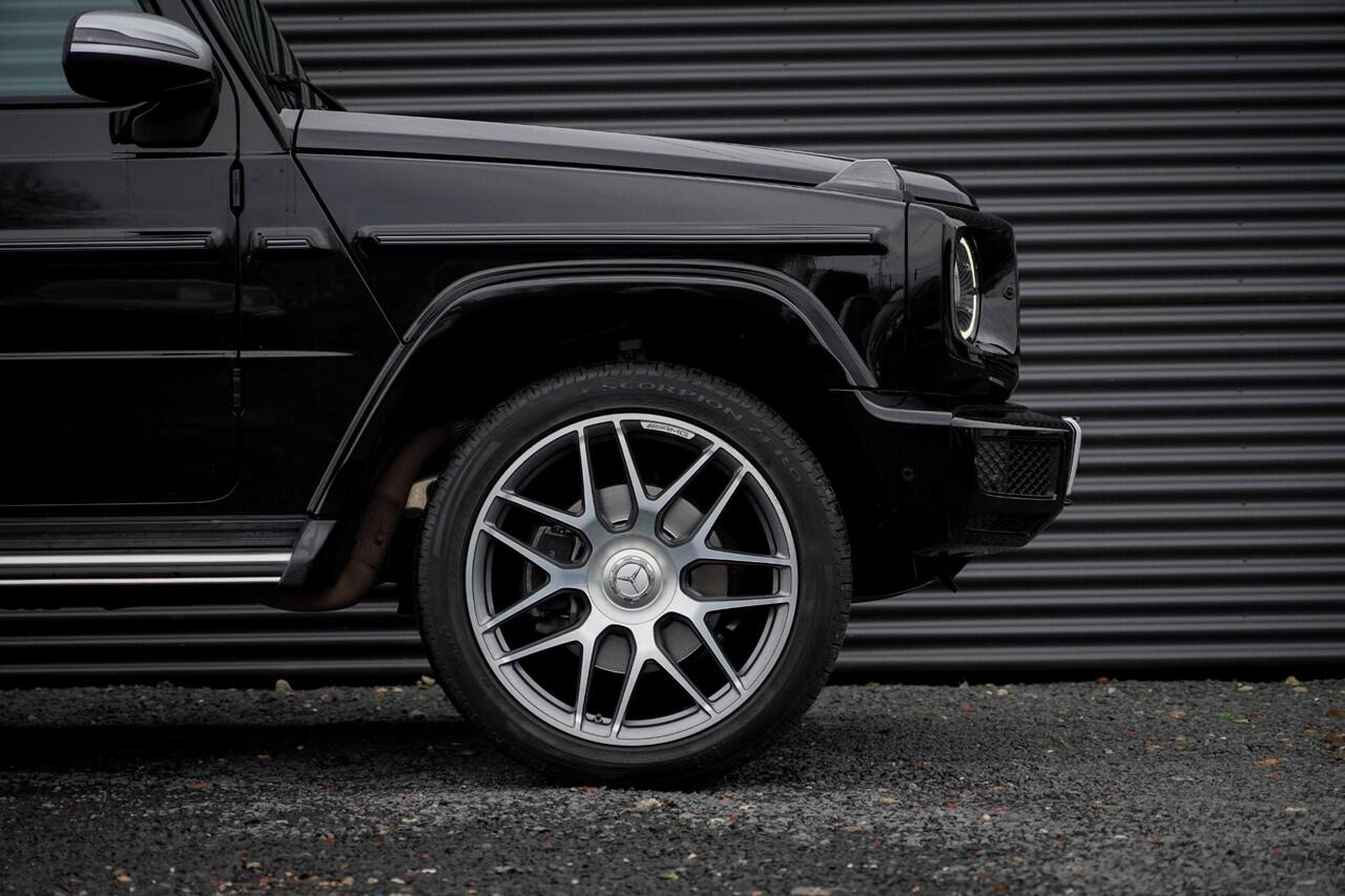 Mercedes-Benz G-KLASSE 400 d / AMG / 22'' / G manufaktur / Premium Plus / Massage / Burmester