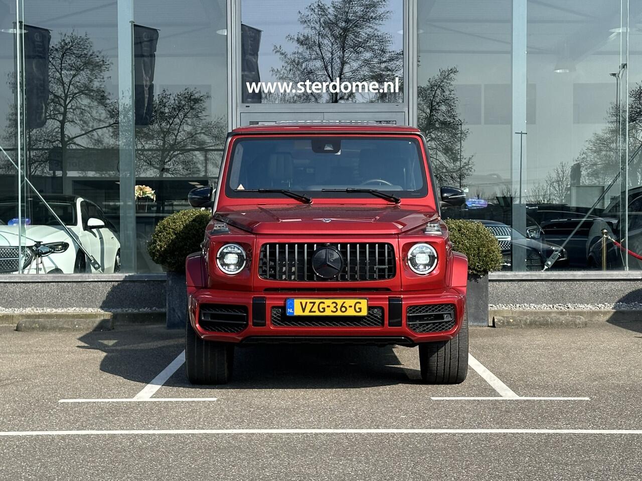 Mercedes-Benz G-KLASSE AMG 63 G63 AMG l ¤179.990,- ex. BTW l Rijassistentiepakket l Manufaktur l Burmester l 360* camera l G63 AMG VAN Schuif- Kanteldak l Nightpakket l Alarm l Grijs kenteken l