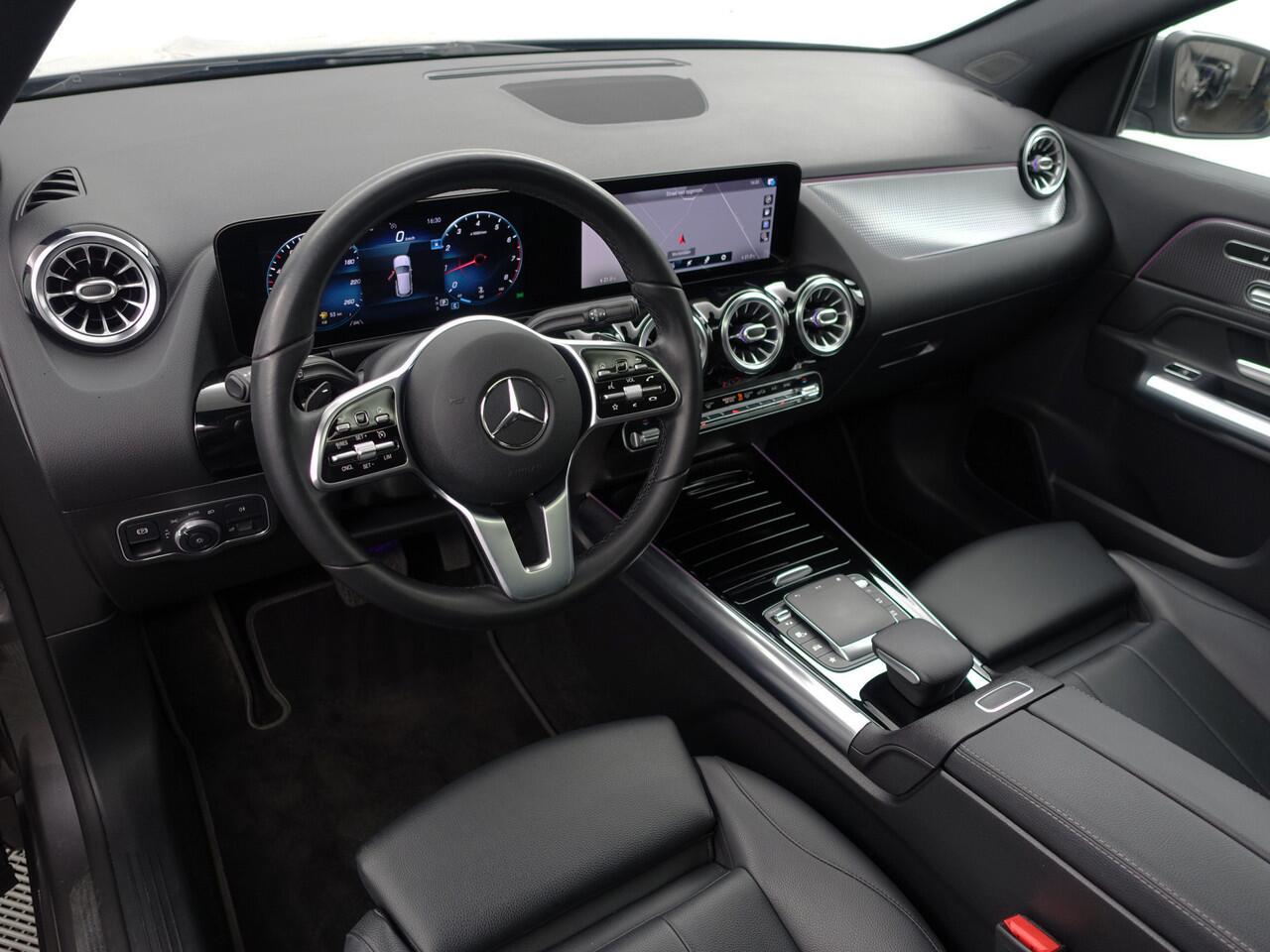 Mercedes-Benz GLA-KLASSE 200 Premium Luxury Aut- Panoramadak, Memory Seats, Sfeerverlichting, Camera, Leder Interieur