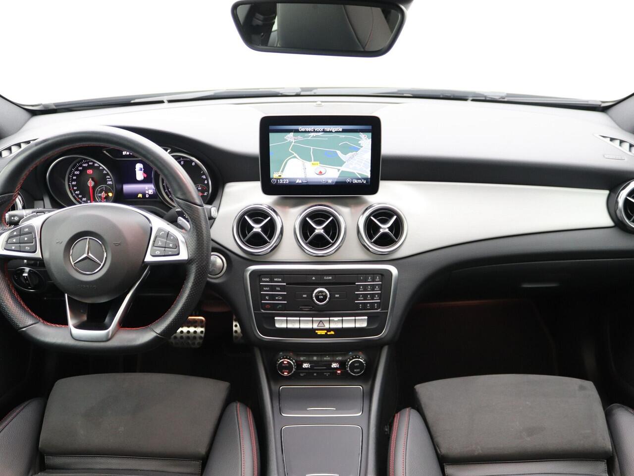 Mercedes-Benz GLA-KLASSE 200 Premium Plus Panorama Amg line