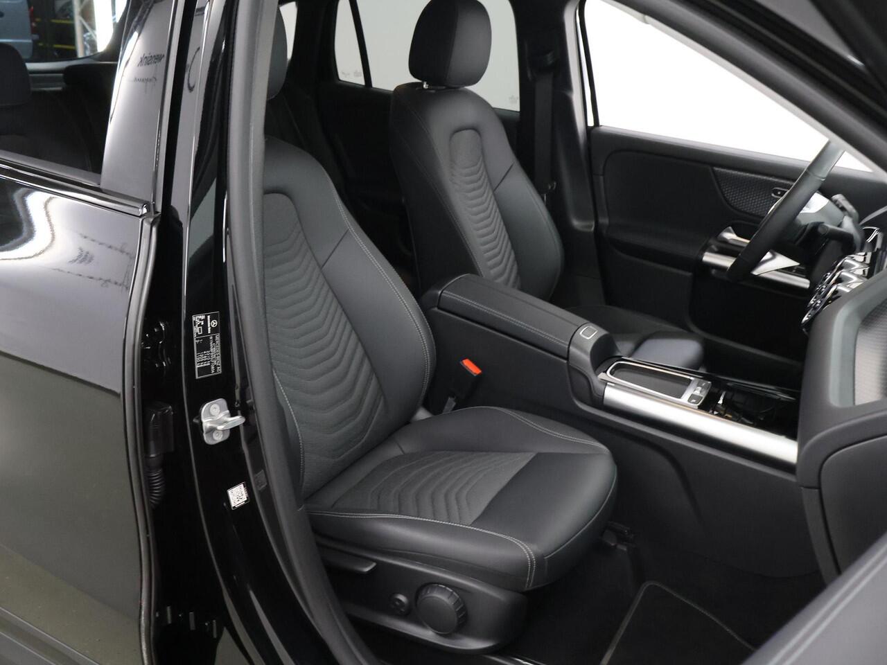 Mercedes-Benz GLA-KLASSE 250 e Luxury Line | Night | Trekhaak | 360 camera | Stuurverwarming | Stoelverwarming |