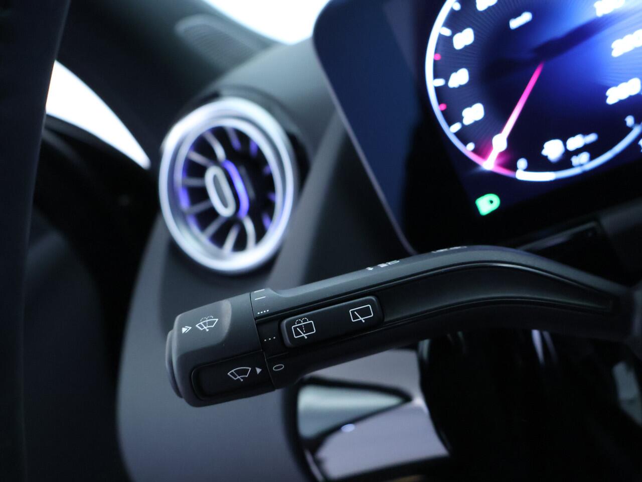 Mercedes-Benz GLA-KLASSE 250 e AMG Plug-In Hybride AMG Line | Dodehoek Assist | Memory voorstoelen | 11 kW Laden | stuur en Stoelverwarming. Inclusief 24 maanden MB Certified garantie voor Europa.