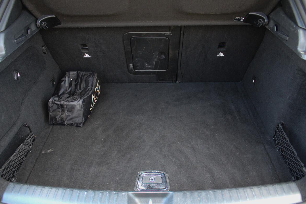 Mercedes-Benz GLA-KLASSE 180 122pk Business Solution AMG Automaat | Camera | Navigatie | Elektrische achterklep | Stoelverwarming