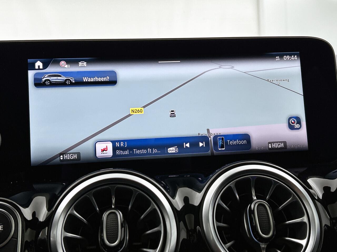 Mercedes-Benz GLA-KLASSE 250 e AMG Plug-In Hybride | Panoramadak | Distronic | 360°-camera | Dode Hoek Ass | Keyless Go |Stuur en Stoelverwarming. Inclusief 24 maanden Mercedes-Benz Certified garantie voor Europa.