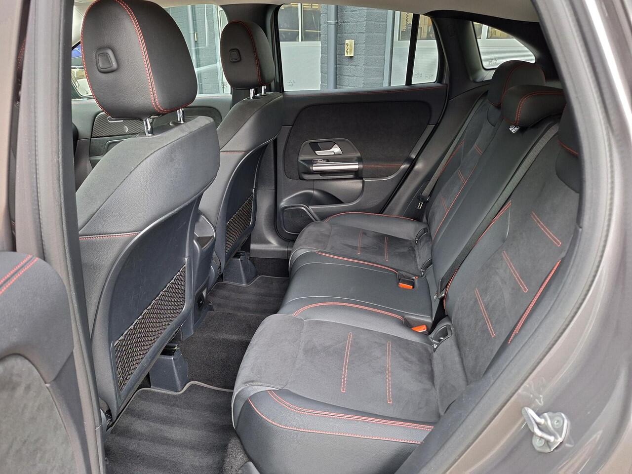 Mercedes-Benz GLA-KLASSE 250 e | AMG Line | Night pakket | Parkeersensoren rondom | Widescreen | Stoelverwarming voor | Easy Pack achterklep | LED verlichting