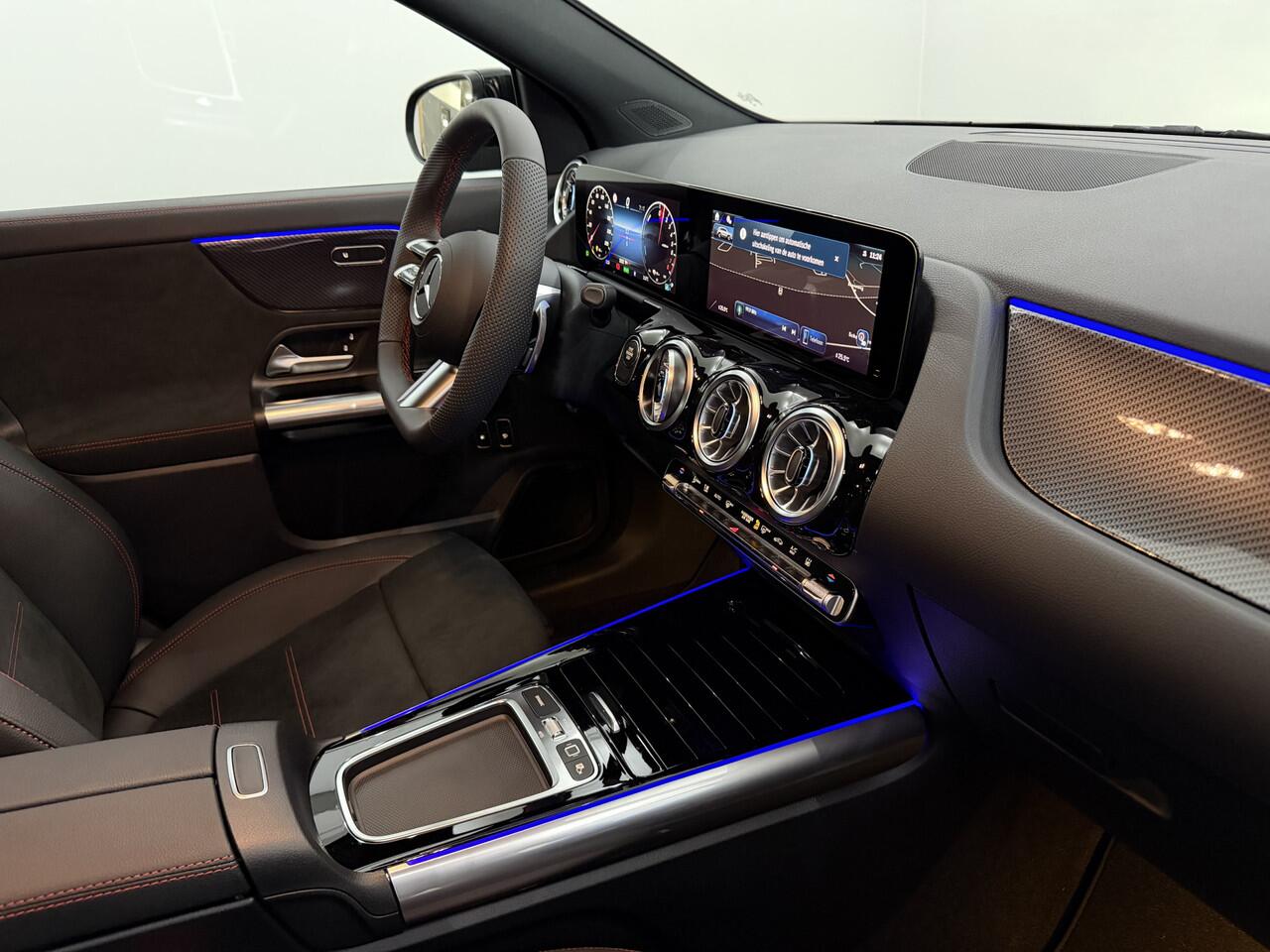 Mercedes-Benz GLA-KLASSE 250 e AMG Line Camera, Half leder, Navi, Keyless start, Stoelverwarming, Elektrische achterklep, Cruise control adaptief, 2 jaar garantie