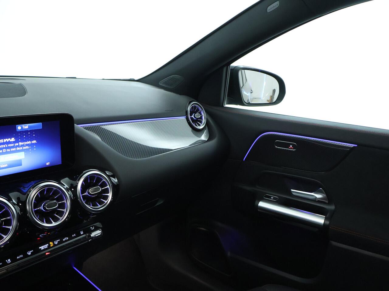 Mercedes-Benz GLA-KLASSE 250 e AMG Plug-In Hybride AMG Line | Night Pakket | Panorama Schuif-Kanteldak | 11kW Laden | Stuur en Stoelverwarming. Inclusief 24 maanden Mercedes-Benz Certified garantie voor Europa.