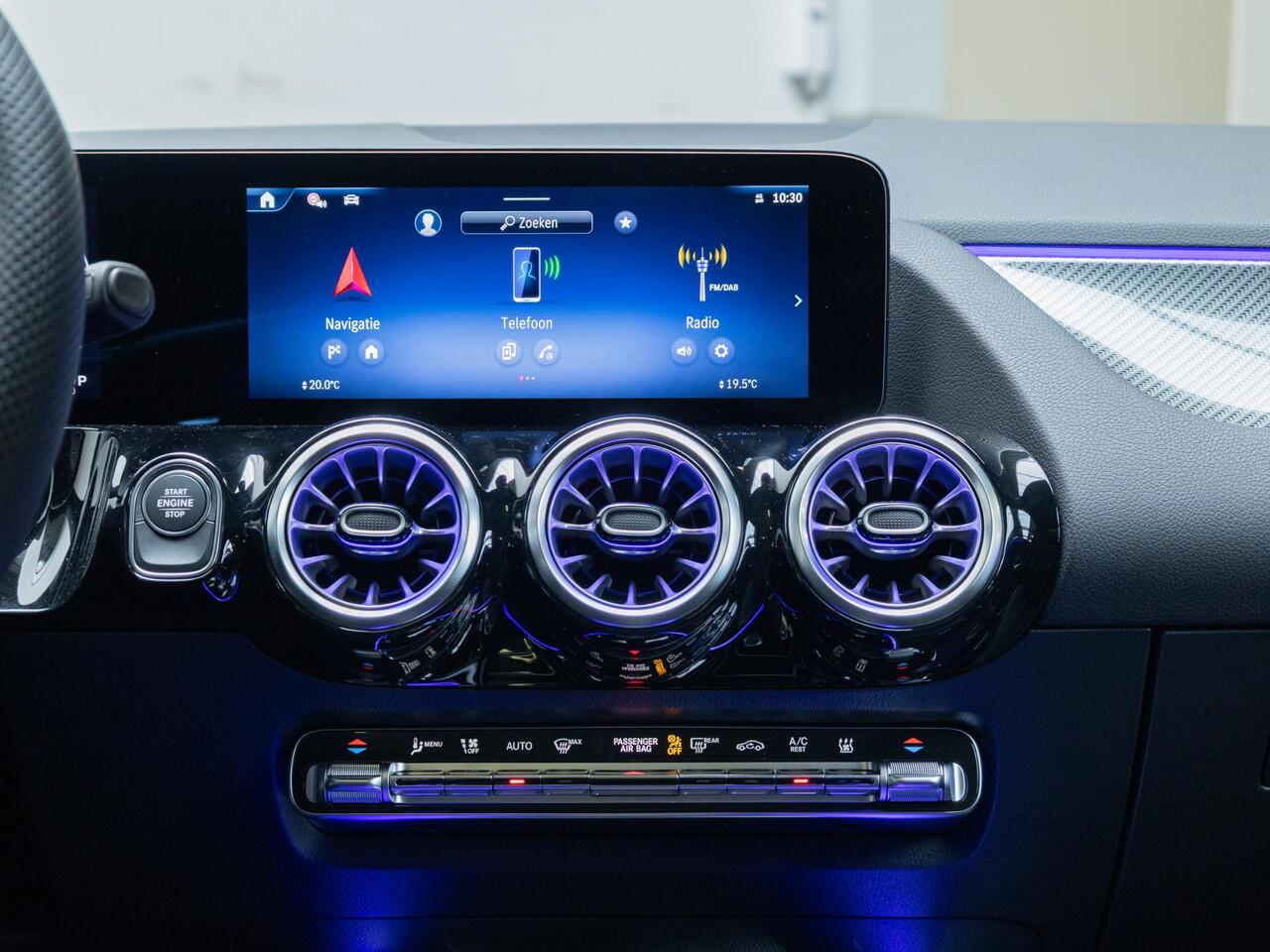 Mercedes-Benz GLA-KLASSE 250 e Business Solution AMG Panorama dak