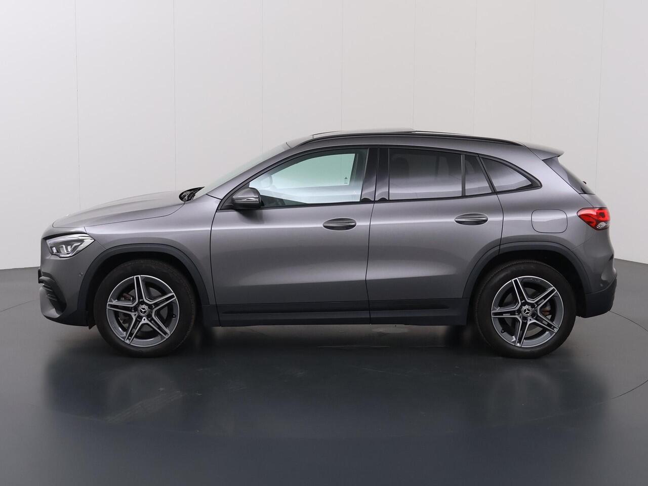 Mercedes-Benz GLA-KLASSE 250 e AMG Line | Panoramadak | Headup | Widescreen | Stoelverwarming | Sfeerverlichting | Apple Carplay |