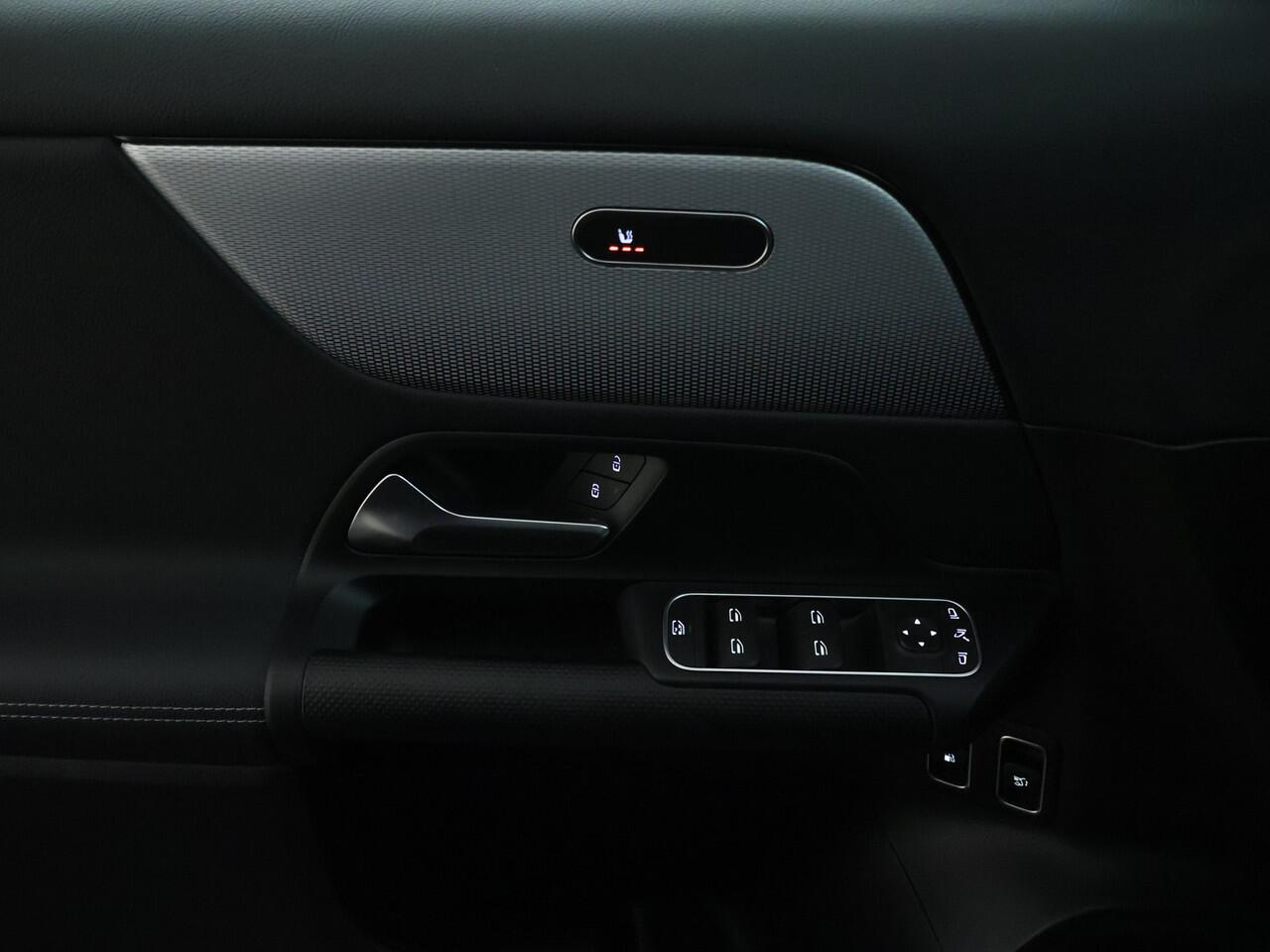 Mercedes-Benz GLA-KLASSE 250 e Plug-In Hybride Stoelverwarming voor | Easy Pack Kofferklep | Achteruitrijcamera | Elektrisch inklapbare buitenspiegels. Inclusief 24 maanden MB Certified garantie voor Europa.