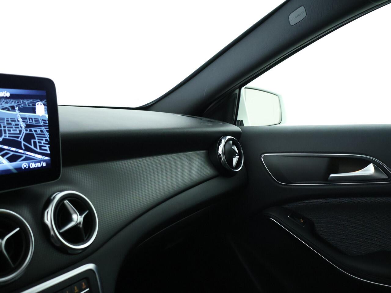 Mercedes-Benz GLA-KLASSE 180 Style automaat | Thermotronic Airco | Parkeersensoren + Camera | EASY PACK achterklep | Stoelverwarming | Navigatie | Inclusief 24 maanden MB Certified garantie voor Europa.