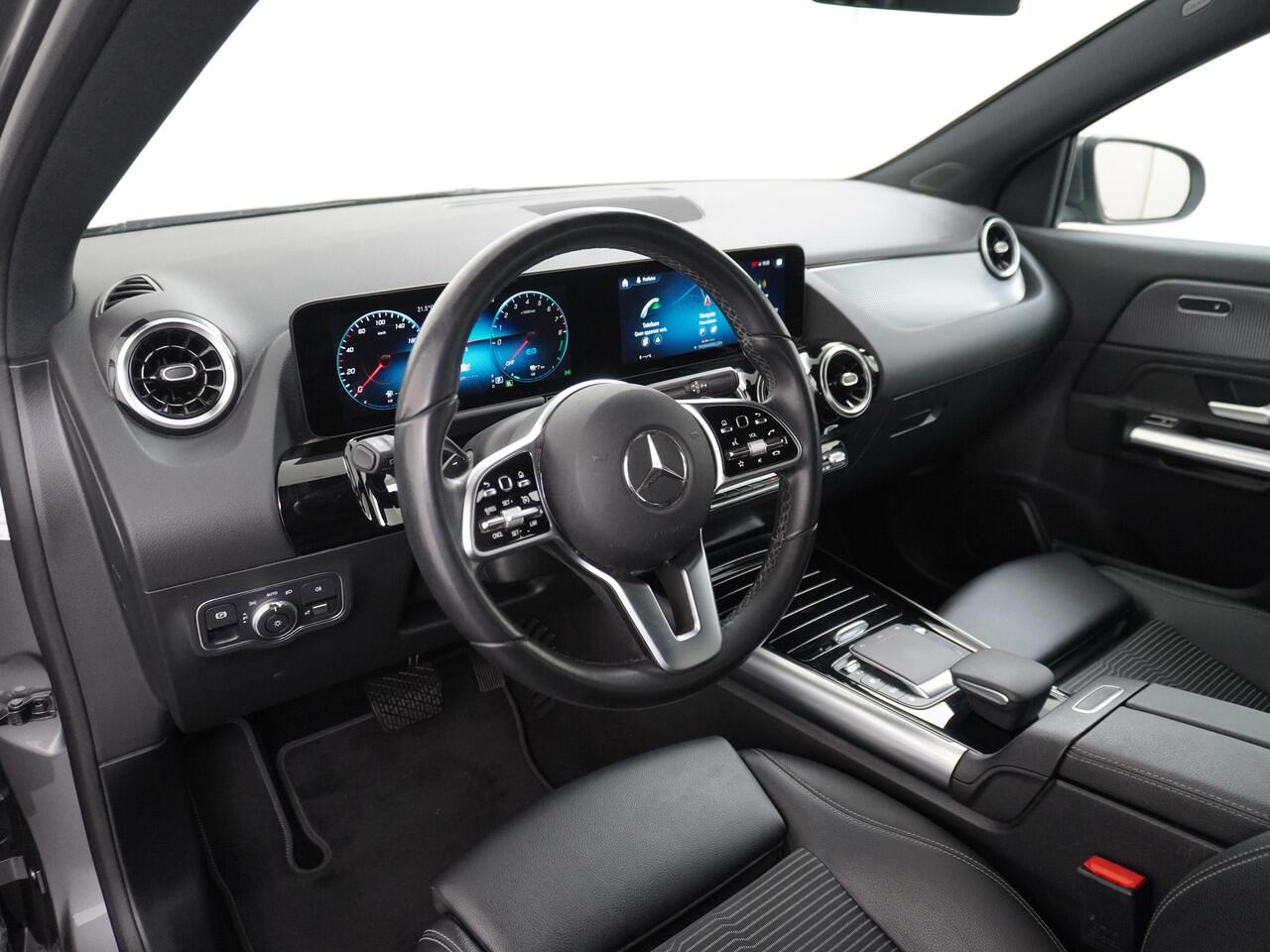 Mercedes-Benz GLA-KLASSE 250e Luxury // Trekhaak // Carplay // WideScreen // Navigatie // LED Koplampen // Cruise Control