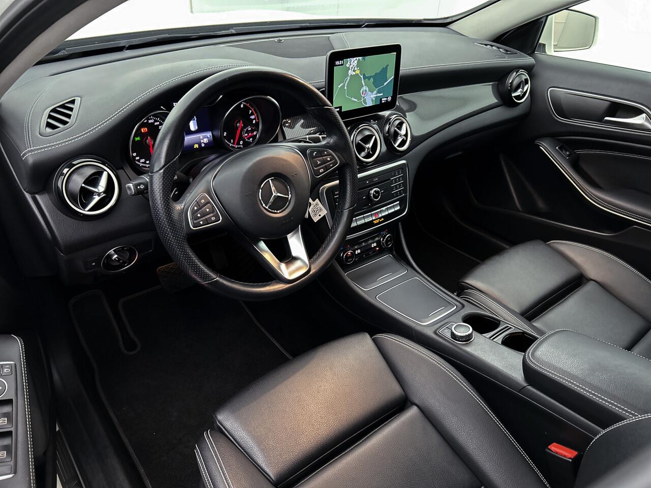Mercedes-Benz GLA-KLASSE 200 Sport Edition | 19 inch multispaaks AMG-velgen | AMG exterieur + Urban interieur/zwart lederlook Comand Navigatie | Inclusief 24 maanden MB Certified garantie voor Europa.