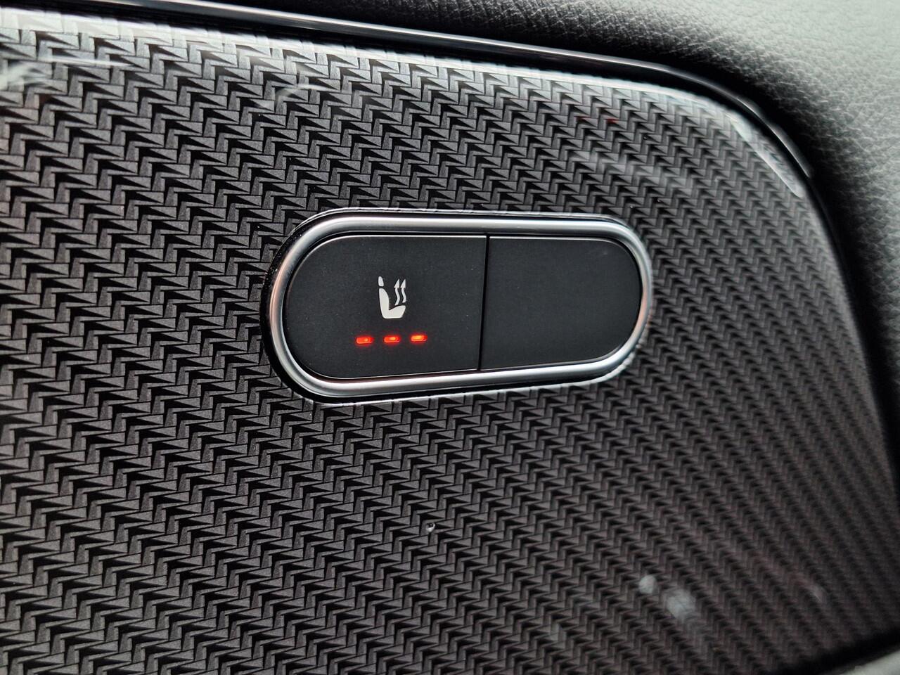 Mercedes-Benz GLA-KLASSE 250 e | AMG Line | Night pakket | Widescreen | Stoelverwarming voor | Easy Pack achterklep | LED verlichting