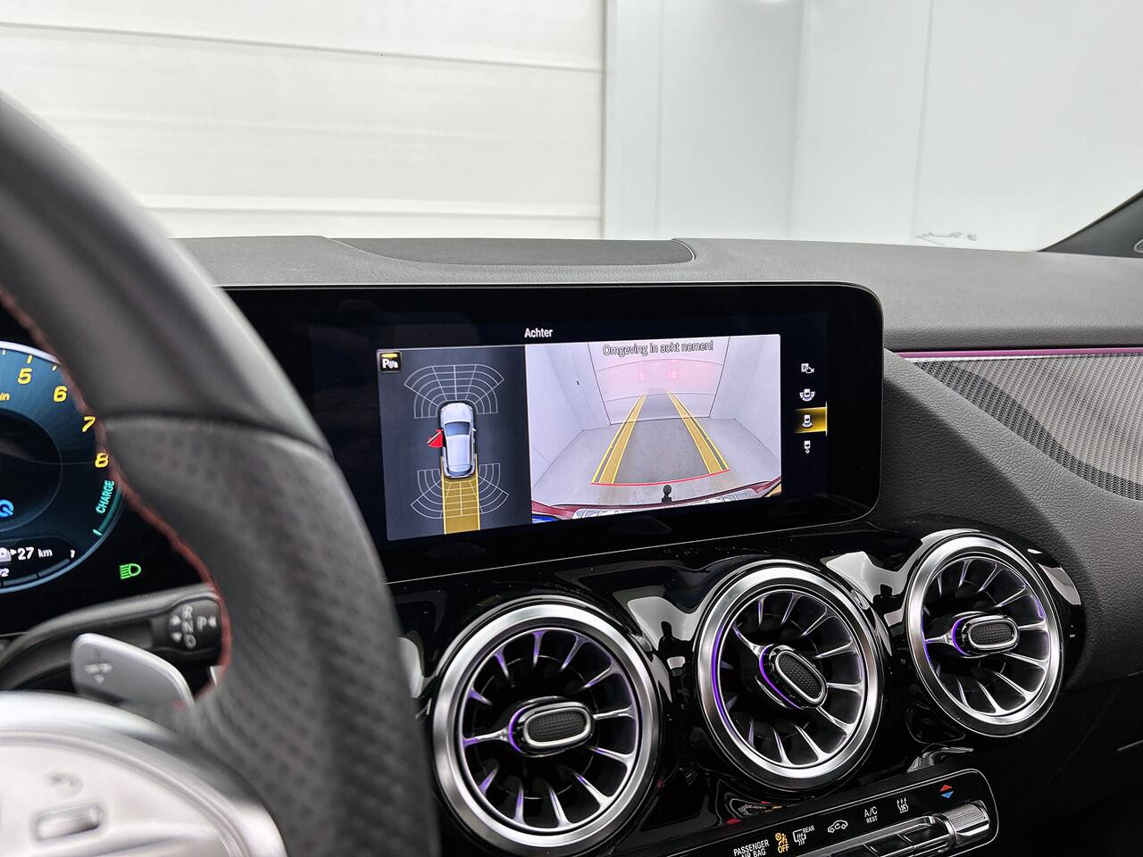 Mercedes-Benz GLA-KLASSE 250 e AMG Plug-In Hybride Panoramadak | 5 spaaks lichtmetalen velgen | elect. bed. Voorstoelen met memory | Trekhaak wegklapbaar | Navigatie | Parkig support met camera achter Inclusief 24 maanden Mercedes-Benz Certified garantie voor Europa.