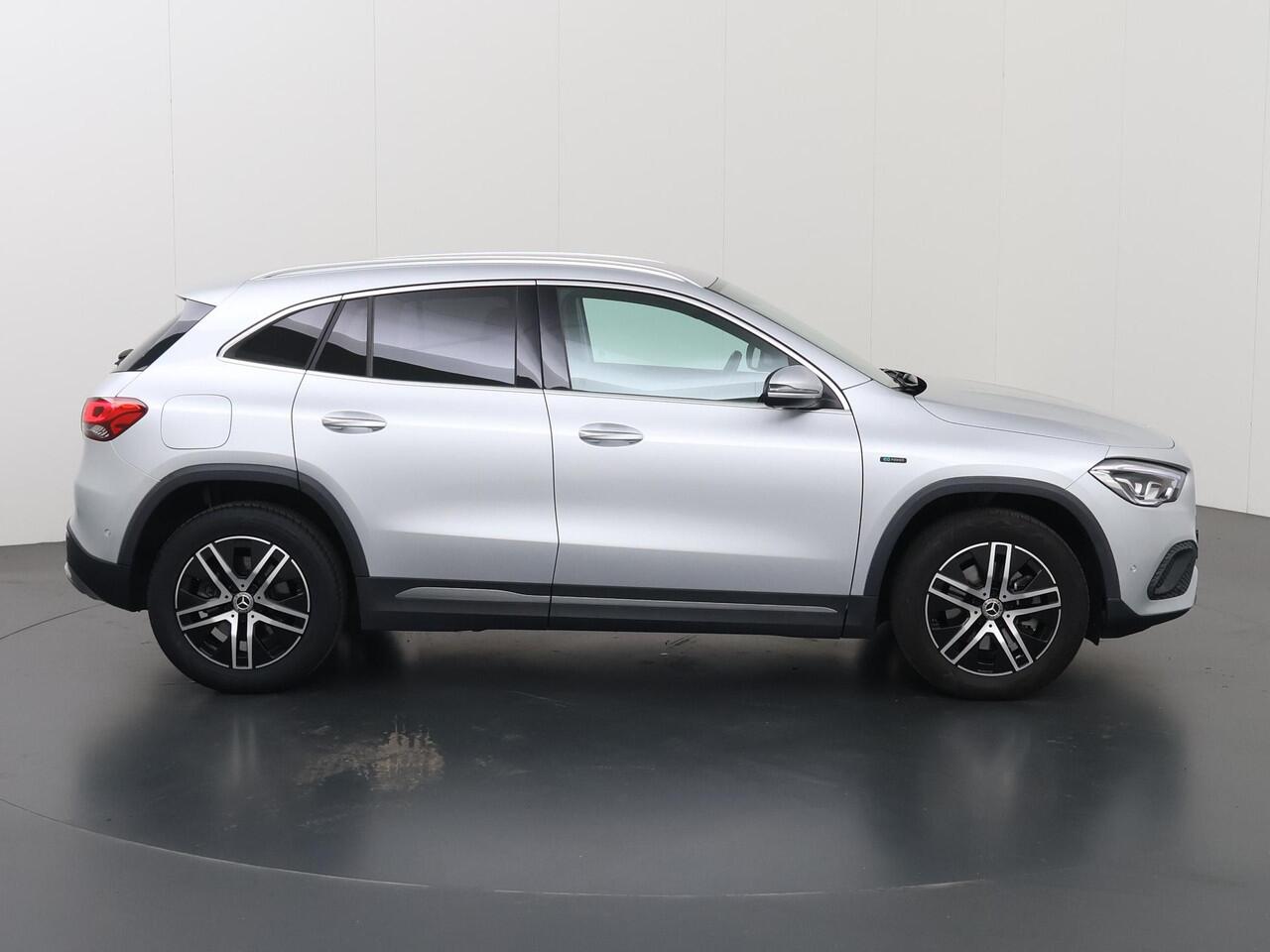 Mercedes-Benz GLA-KLASSE 250 e Progressive | Stoelverwarming | Widescreen | Sfeerverlichting | Achteruitrijcamera |