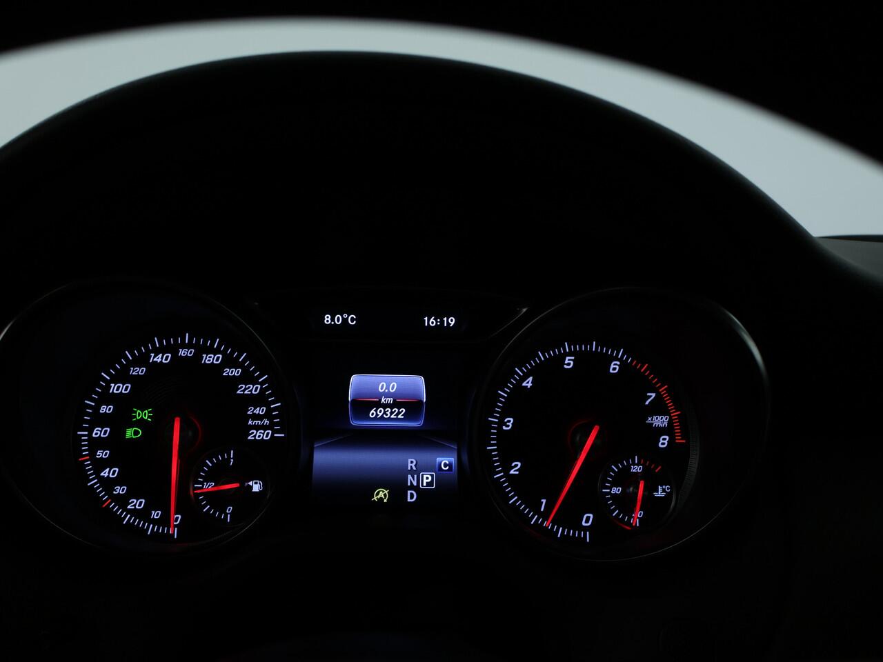 Mercedes-Benz GLA-KLASSE 180 Style automaat | Thermotronic Airco | Parkeersensoren + Camera | EASY PACK achterklep | Stoelverwarming | Navigatie | Inclusief 24 maanden MB Certified garantie voor Europa.