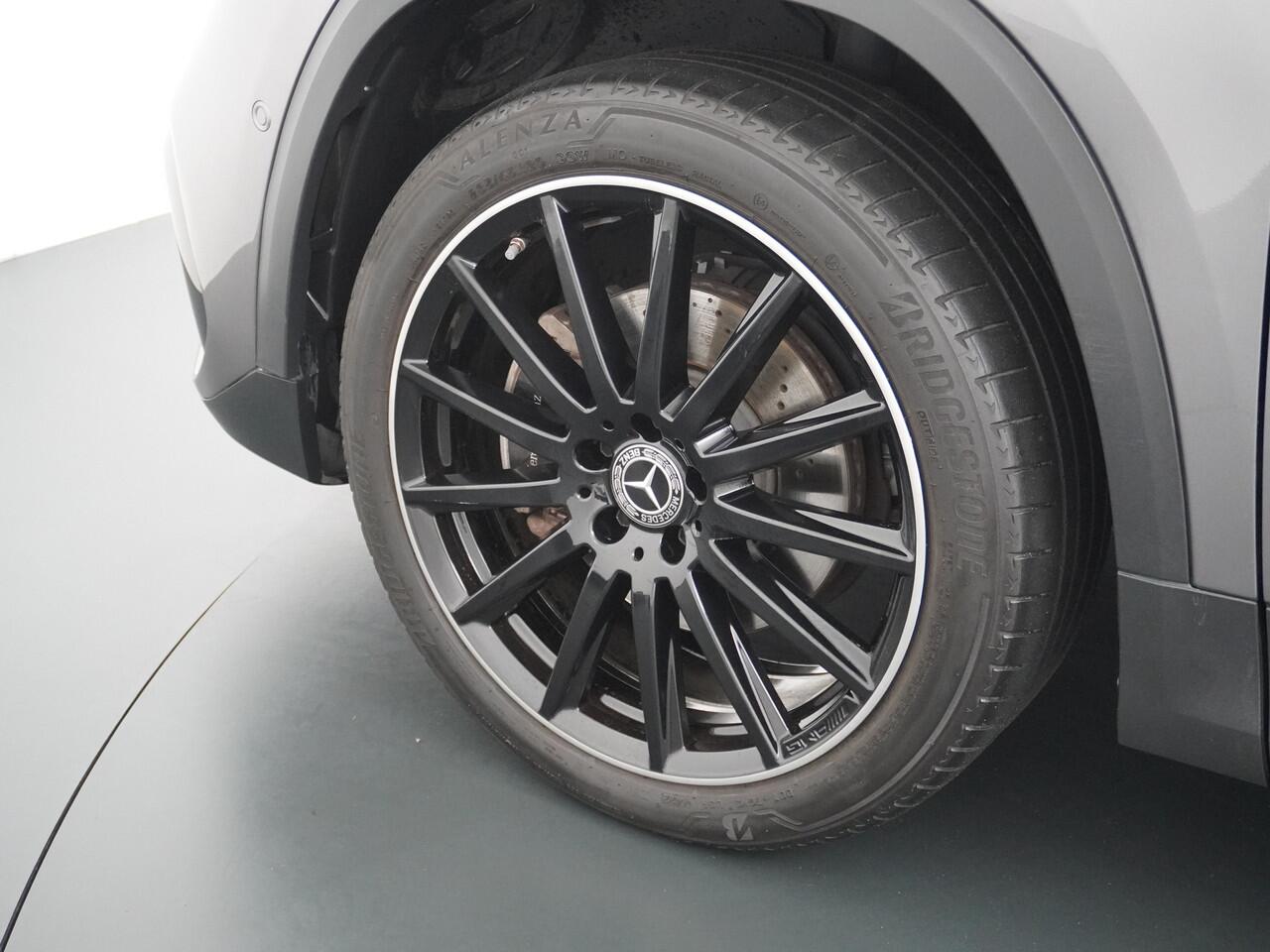 Mercedes-Benz GLA-KLASSE 250 e AMG // Panoramadak // 20" AMG Velgen // Nightpakket // Sfeerverlichting // Camera //