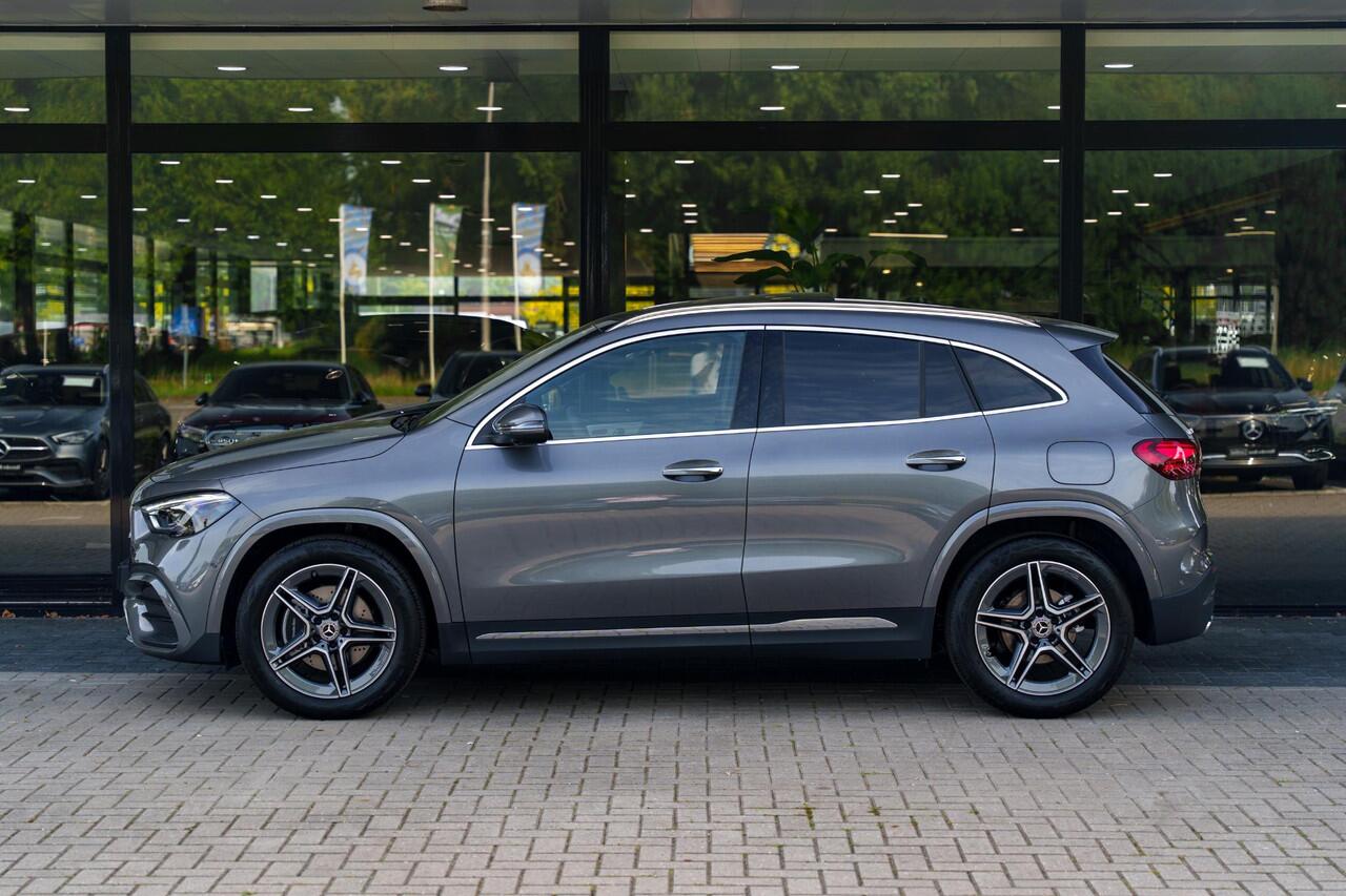Mercedes-Benz GLA-KLASSE 180 Business Solution AMG | Premium plus pakket | Panoramadak | Memory | Trekhaak | Head-up display | Keyless go |