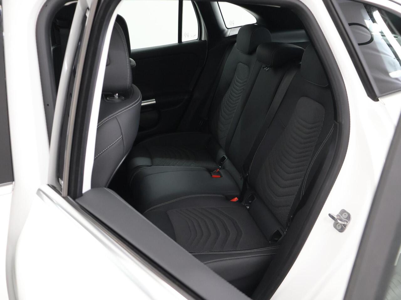 Mercedes-Benz GLA-KLASSE 250 e Luxury Line | Trekhaak | Winter pakket | Elektrische achterklep |