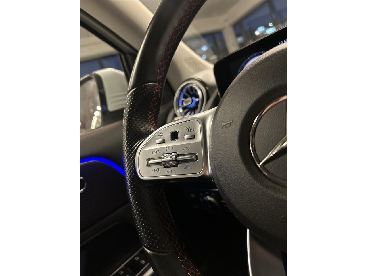 Mercedes-Benz GLA-KLASSE 250 e AMG Line | Adaptive cruise control | Sfeerverlichting | Lane assist | Dodehoeksdetectie | Apple carplay | Stoelverwarming | Lederen/Alcantara bekleding