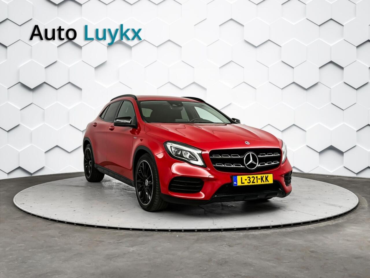 Mercedes-Benz GLA-KLASSE 200 Premium Automaat | Navigatie | Elektrische Achterklep | Lederen Bekleding