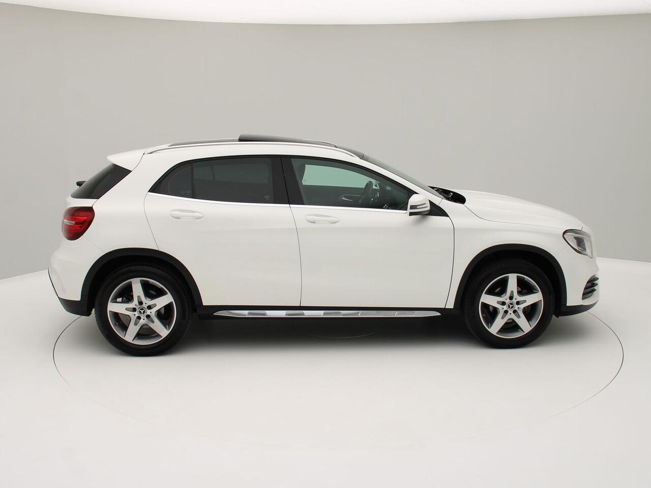 Mercedes-Benz GLA-KLASSE 200 Premium Plus Panorama Amg line