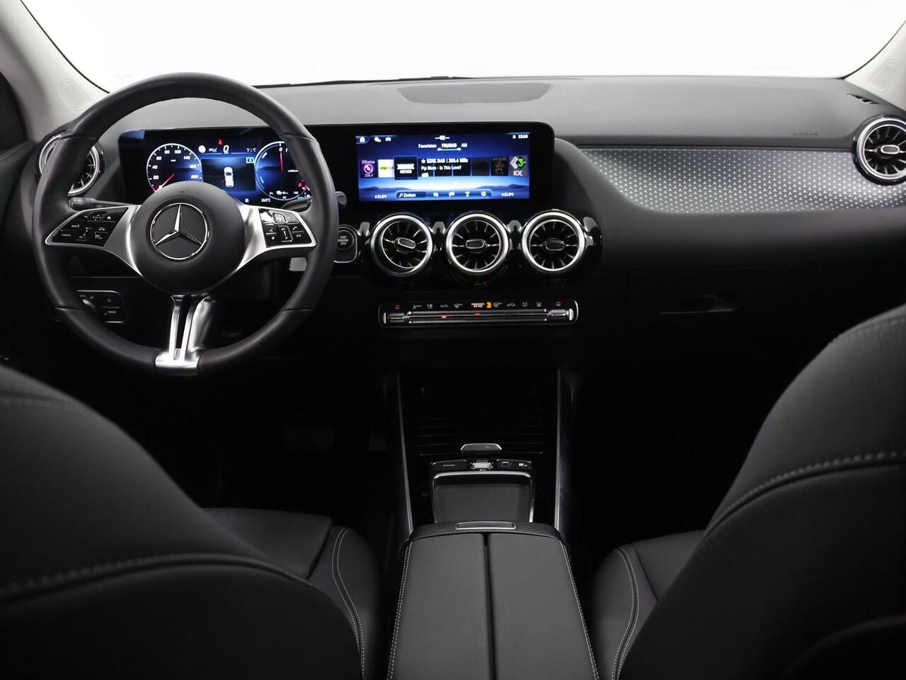 Mercedes-Benz GLA-KLASSE 250 e Luxury Line | Night pakket | Trekhaak | Winter pakket | 360 camera | Multibeam LED |