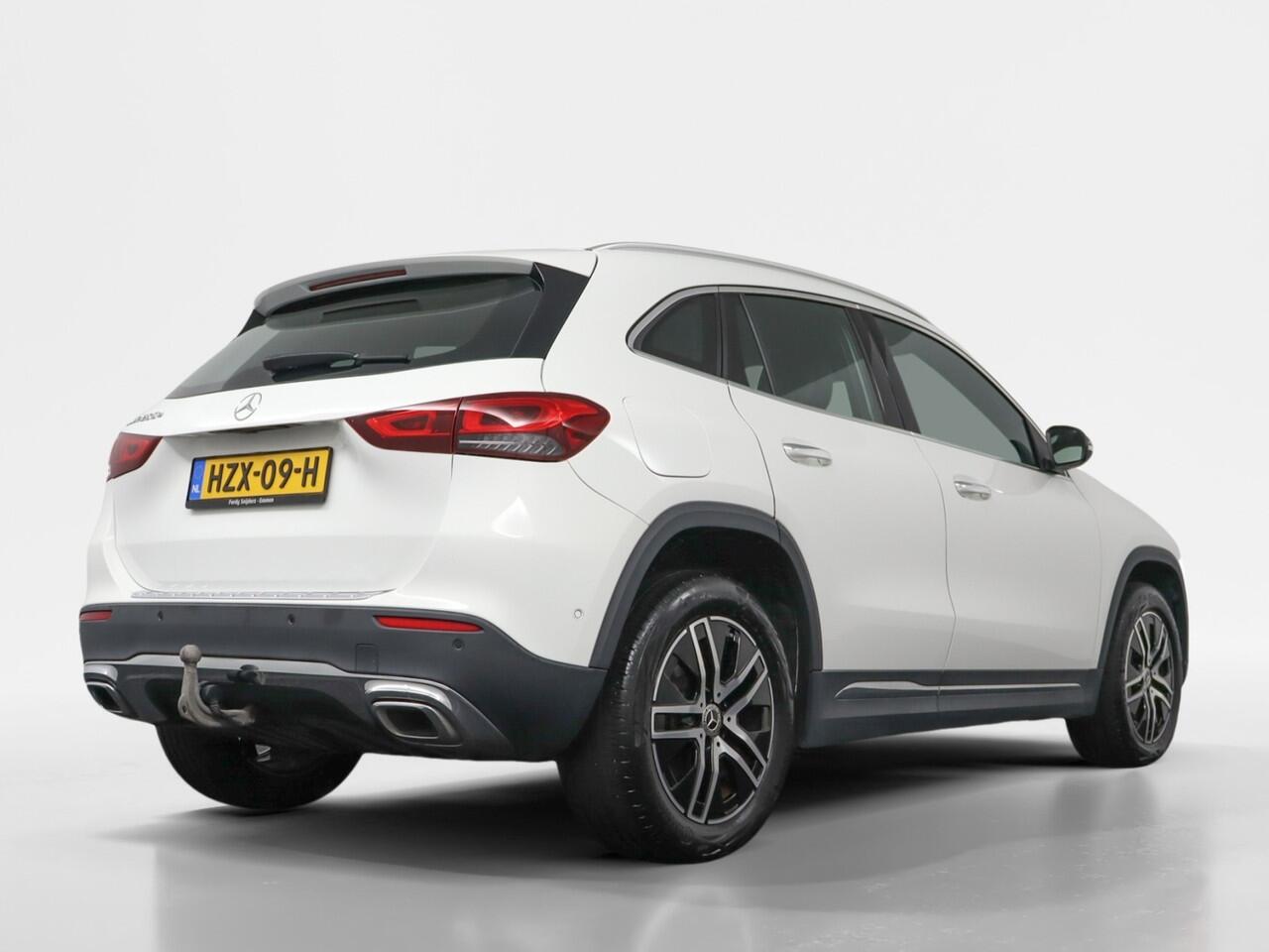 Mercedes-Benz GLA-KLASSE 250 e Business Solution Luxury Limited | Trekhaak | Navi | Xenon/LED | Ambilight - RIJKLAAR
