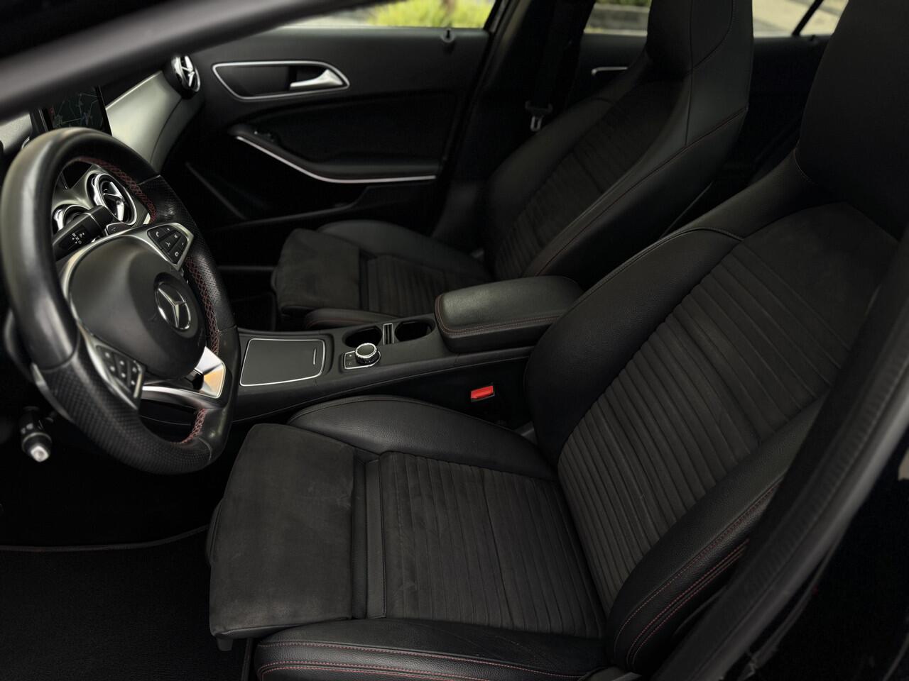 Mercedes-Benz GLA-KLASSE 180 AMG Aut Panoramadak SportLeder Nightpakket Navi Keyless Led Camera 19" Pdc