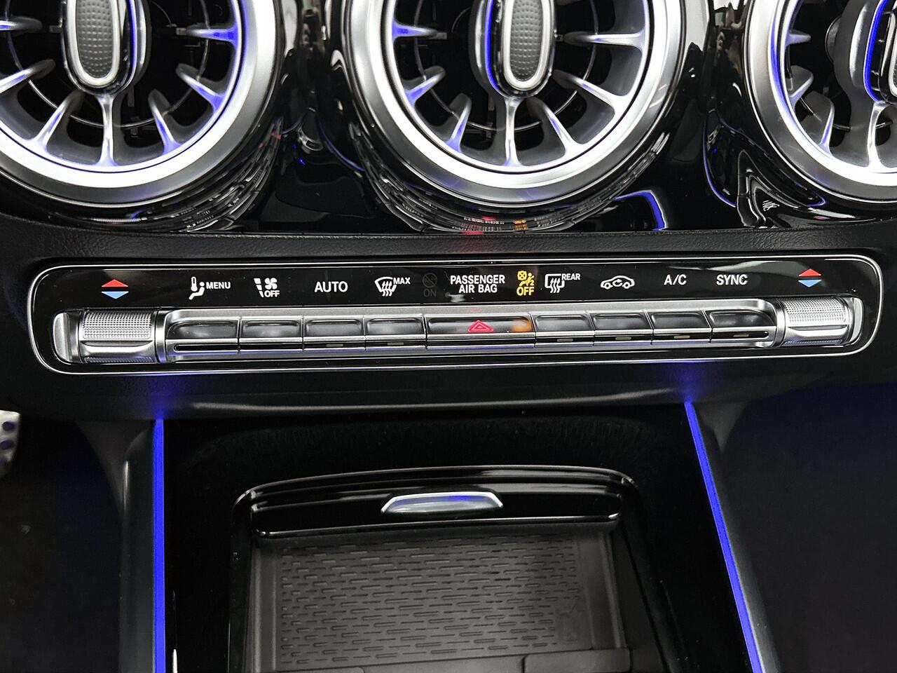 Mercedes-Benz GLA-KLASSE 180 Business Solution AMG | Trekhaak | MULTIBEAM LED | Nightpakket | Panoramaschuifdak | Smartphone Integratie | Keyless-Go comfortpakket | EASY PACK achterklep |