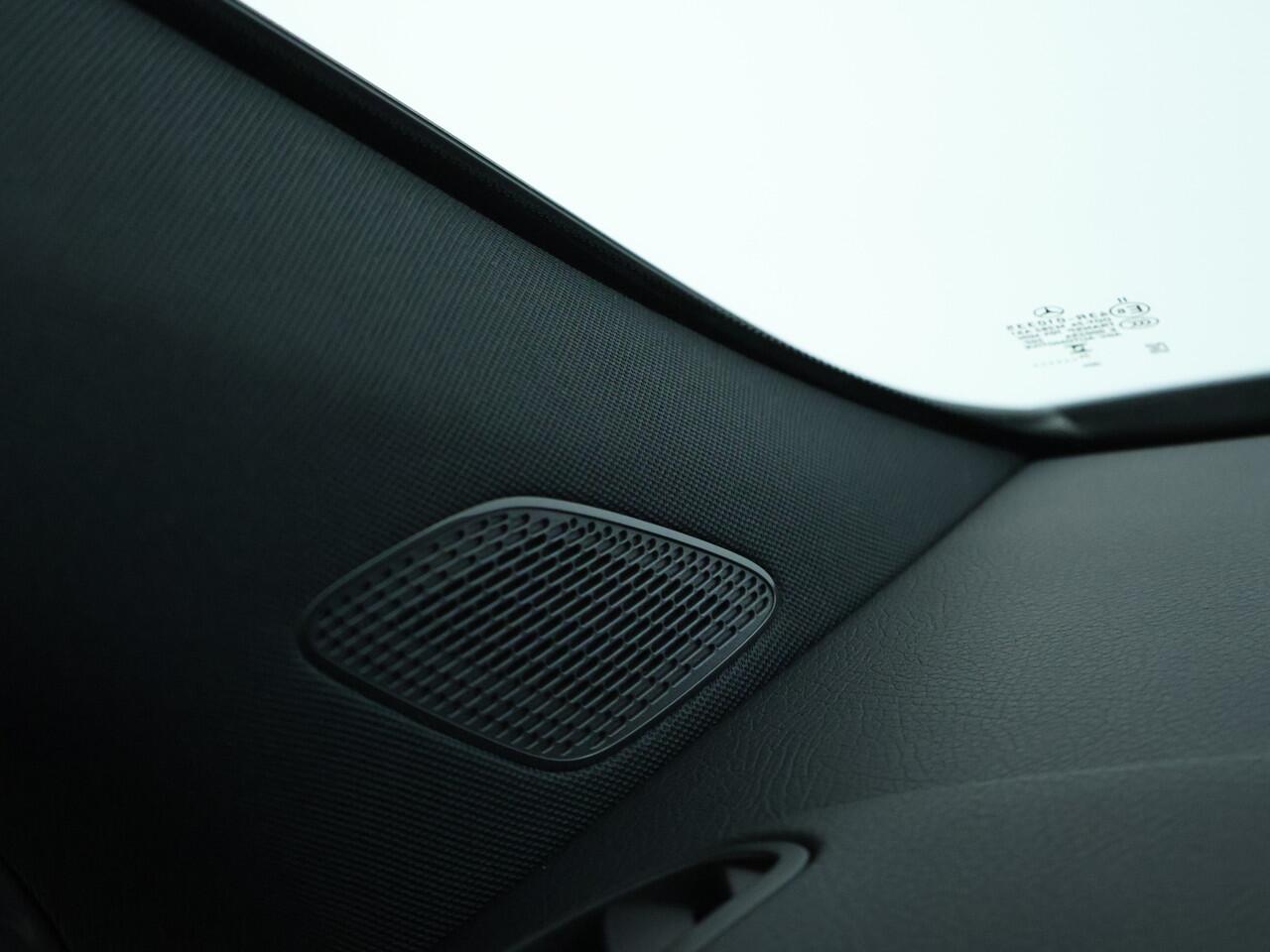 Mercedes-Benz GLA-KLASSE 250 e AMG Plug-In Hybride AMG Line | Dodehoek Assist | 11kW Laden | MiltiBeam Koplampen | Stuur en Stoelverwarming. Inclusief 24 maanden MB Certified garantie voor Europa.