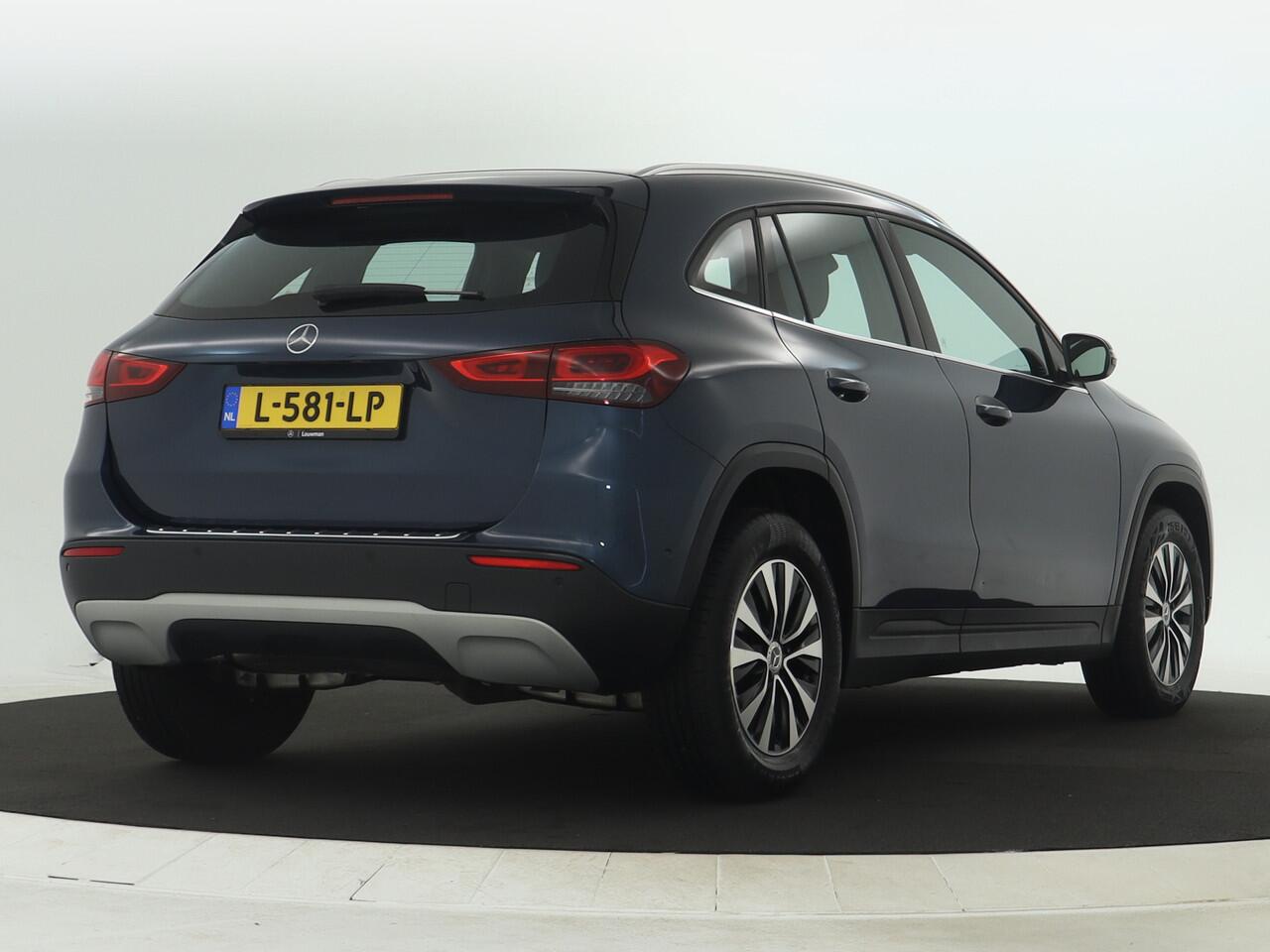 Mercedes-Benz GLA-KLASSE 180 Style | Stoelverwarming | Elektrisch bedienbare achterklep | Led koplampen | Spiegel pakket | Inclusief 24 maanden MB Certified garantie voor Europa.