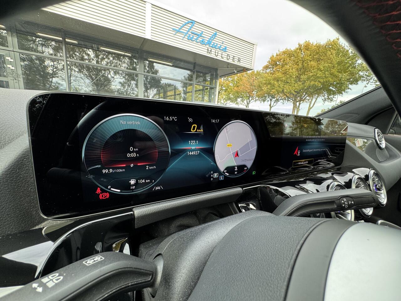 Mercedes-Benz GLA-KLASSE Business Solution AMG Automaat/Panoramadak/LED/Keyless/Widescreen