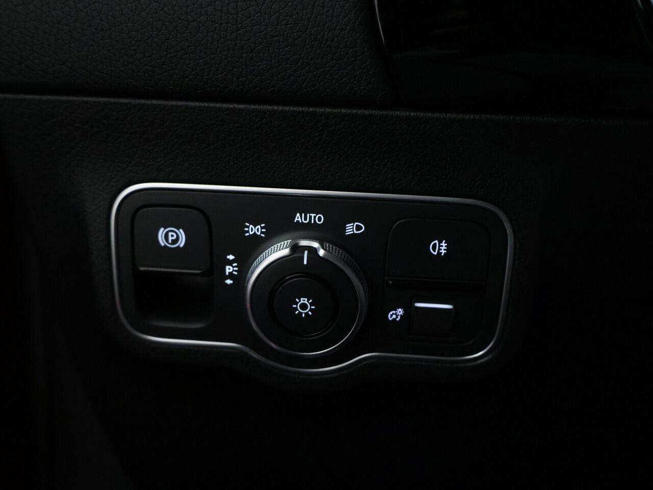 Mercedes-Benz GLA-KLASSE 250 e Plug-In Hybride | Panoramadak | Night Pakket | Trekhaak | 360° camera | Sfeerverlichting | Inclusief 24 maanden MB Certified garantie voor Europa.