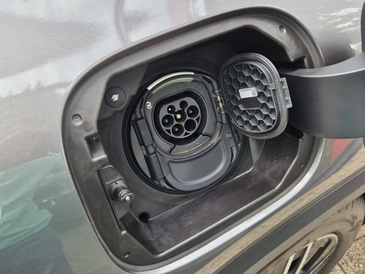 Mercedes-Benz GLA-KLASSE 250 e AUTOMAAT | Panormadak | Climate Control | Navigatie | Parkeercamera | Cruise Control | Stoelverwarming