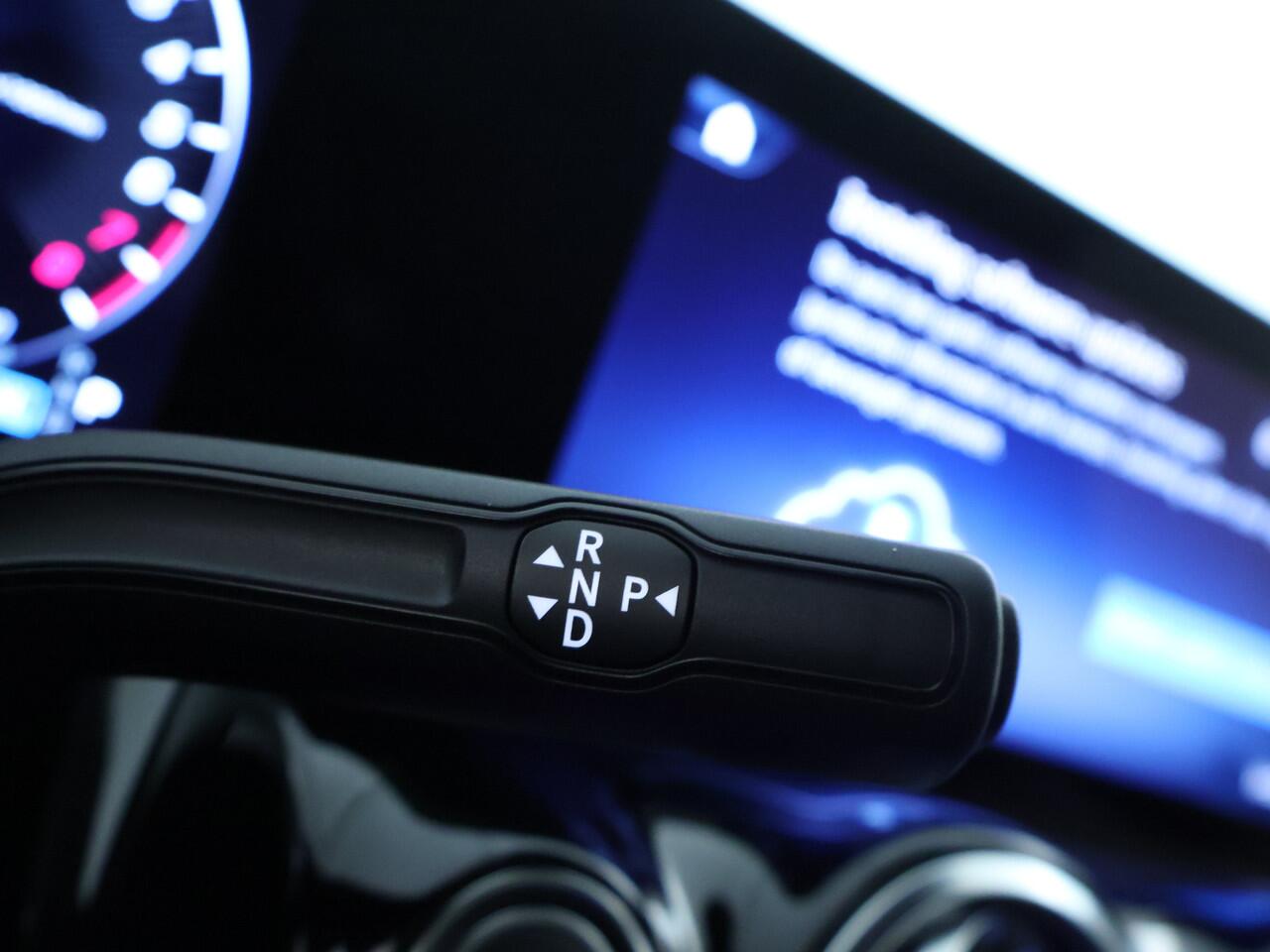 Mercedes-Benz GLA-KLASSE 250 e Business Solution AMG | Trekhaak | Nightpakket | Parkeerpakket met achteruitrijcamera | Keyless-Go comfortpakket | GUARD 360 ° Vehicle protection Plus | EASY PACK achterklep | Dodehoekassistent |