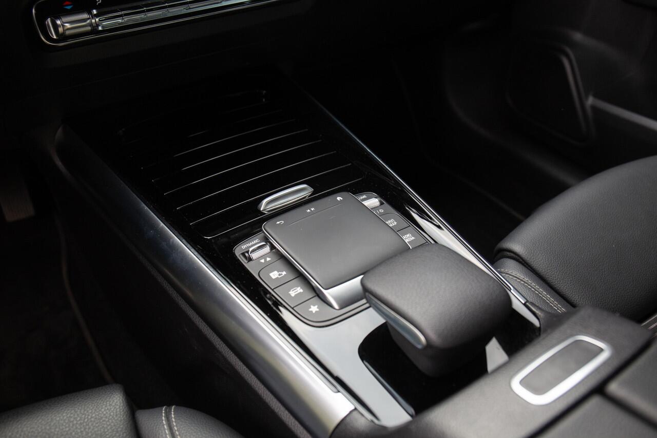 Mercedes-Benz GLA-KLASSE 200 AMG Line , Virtual cockpit, Achteruitrijcamera,