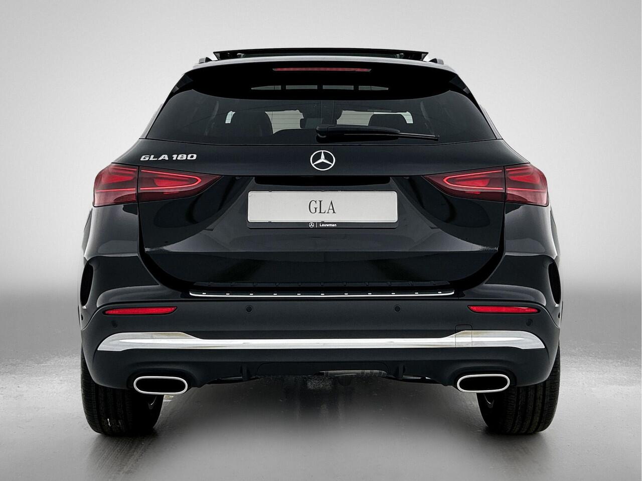 Mercedes-Benz GLA-KLASSE 180 Business Solution AMG | Trekhaak | Parkeerpakket met achteruitrijcamera | EASY PACK achterklep | Sound system | Stoelverwarming voor | KEYLESS GO | MULTIBEAM LED |
