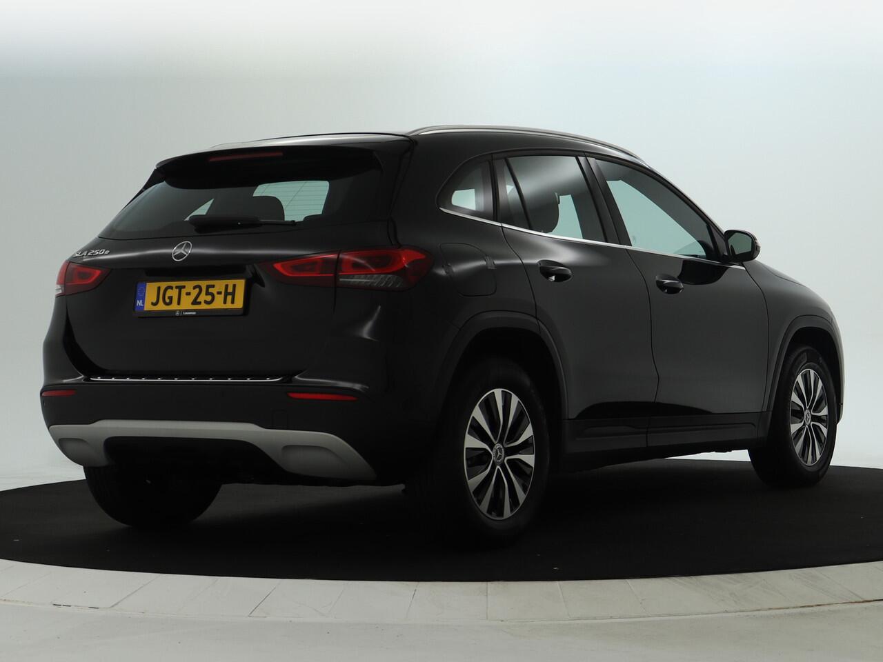 Mercedes-Benz GLA-KLASSE 250 e Plug-In Hybride Stoelverwarming voor | Easy Pack Kofferklep | Achteruitrijcamera | Elektrisch inklapbare buitenspiegels. Inclusief 24 maanden MB Certified garantie voor Europa.