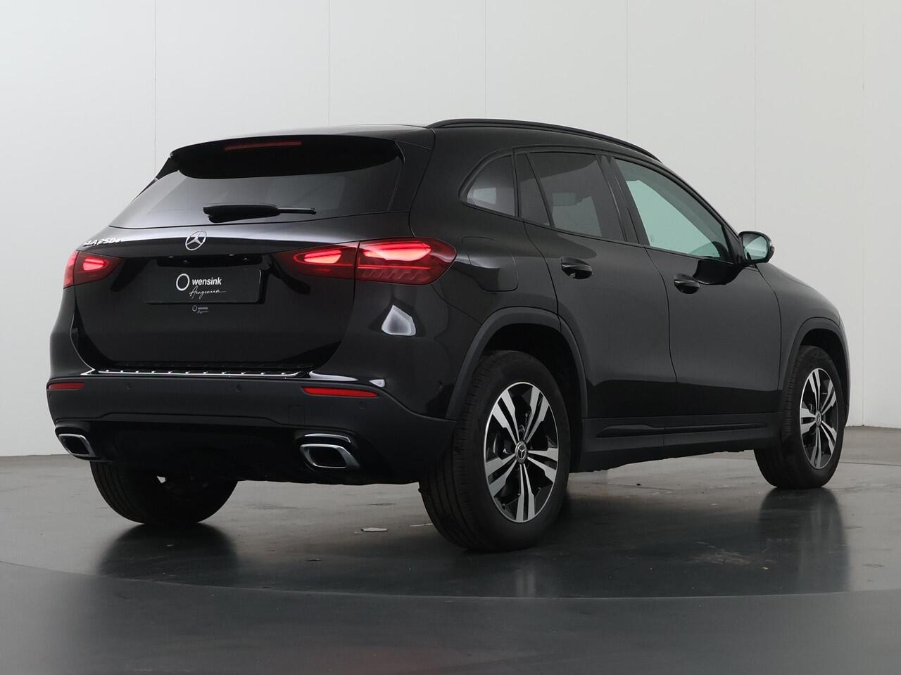 Mercedes-Benz GLA-KLASSE 250 e Luxury Line | Night | Trekhaak | 360 camera | Stuurverwarming | Stoelverwarming |