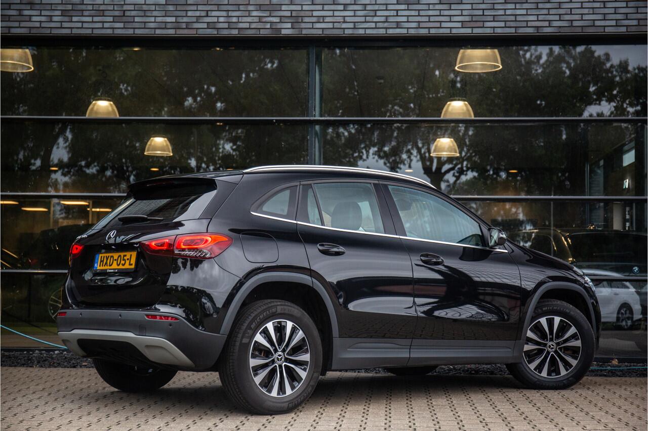 Mercedes-Benz GLA-KLASSE 250 e Business Solution AMG Limited , Trekhaak, Camera, Voorstoelen verwarmd, Cruise control