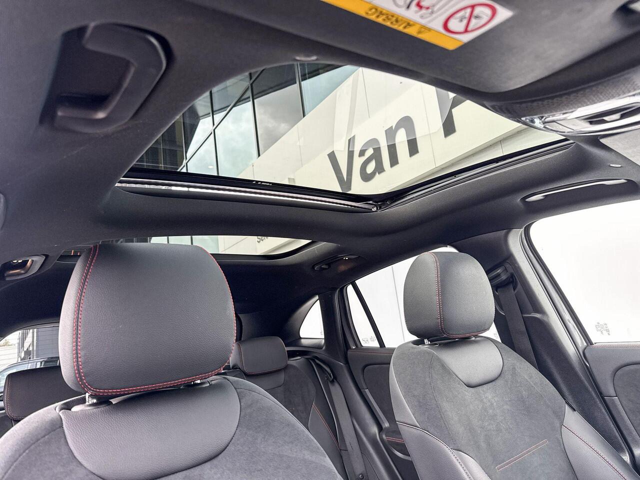 Mercedes-Benz GLA-KLASSE 250 e AMG Line Panoramadak