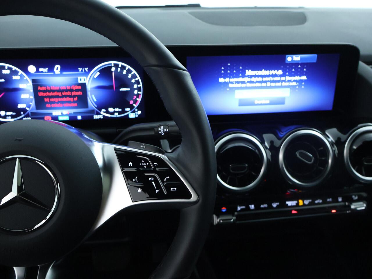 Mercedes-Benz GLA-KLASSE 250 e Plug-In Hybride | Night Pakket | Panorama Schuif-Kanteldak | Trekhaak | Memory voorstoelen | Distronic adapt Cruise | Sportstoelen Spacegrey lederlook | Winterpakket Inclusief 24 maanden MB Certified garantie voor Europa.