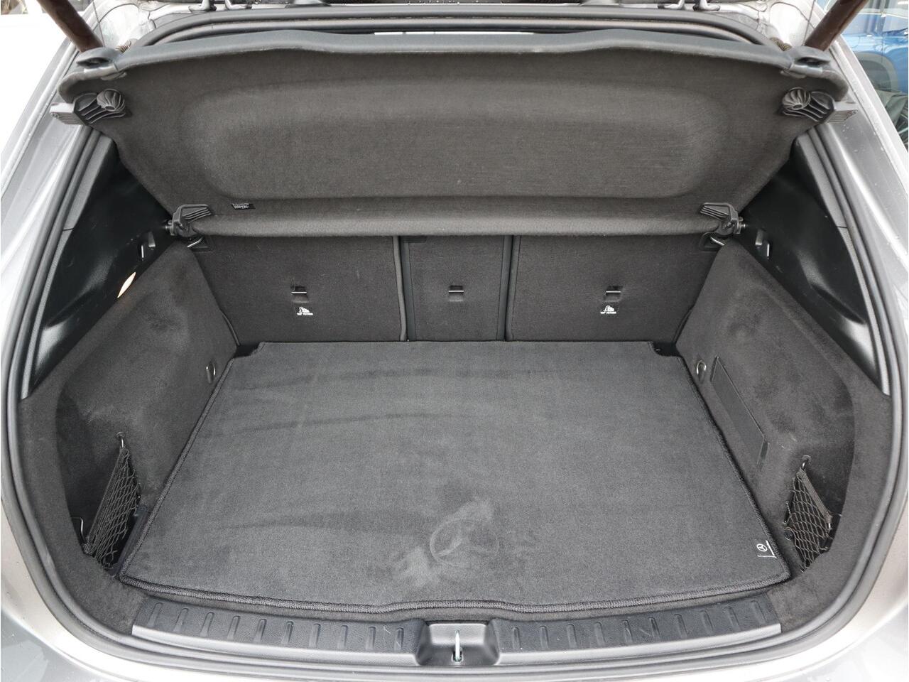 Mercedes-Benz GLA-KLASSE 200 Business Solution AMG