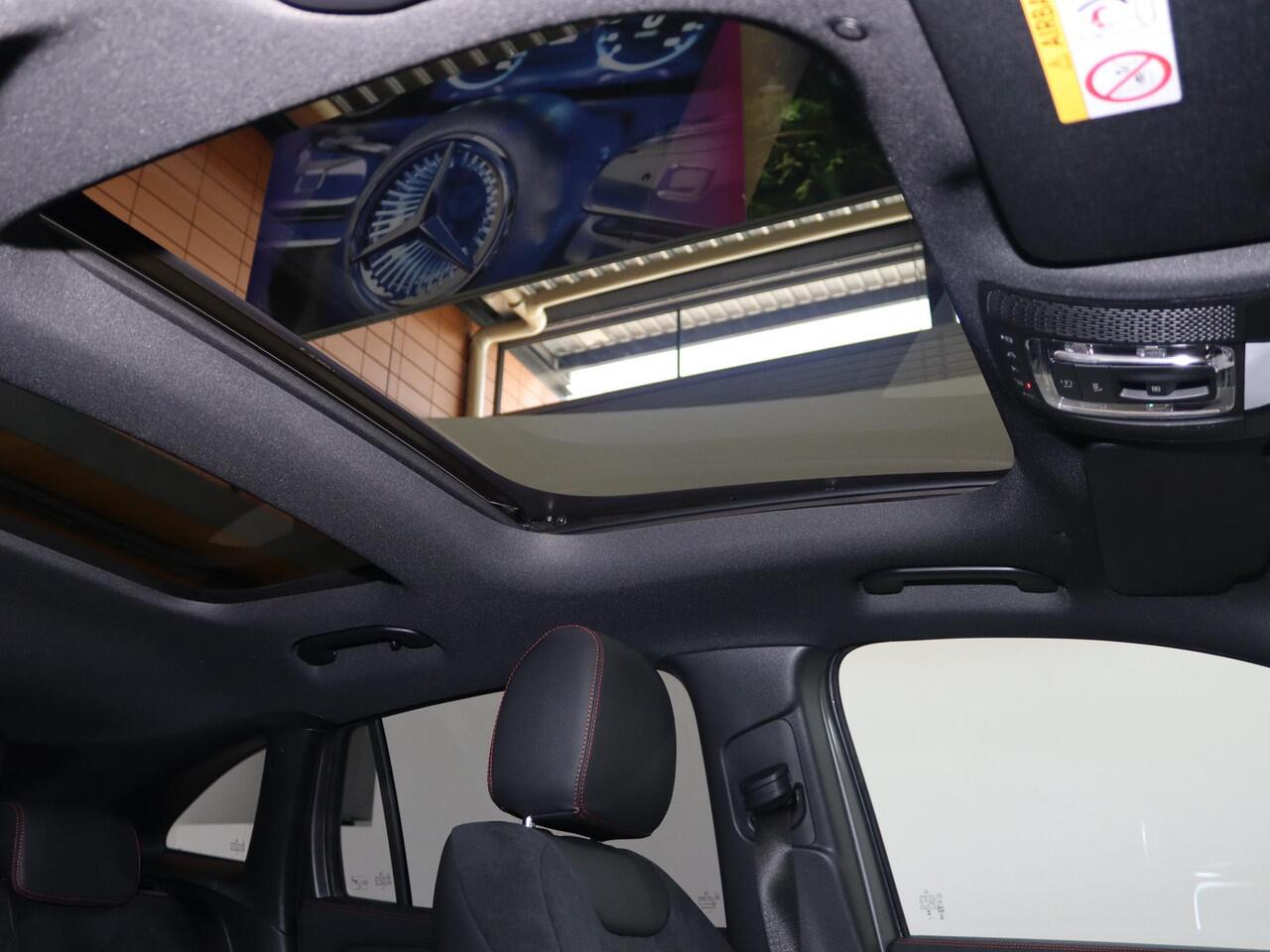 Mercedes-Benz GLA-KLASSE 180 Business Solution AMG | Panoramaschuifdak | Premium Plus | head-up display | Trekhaak