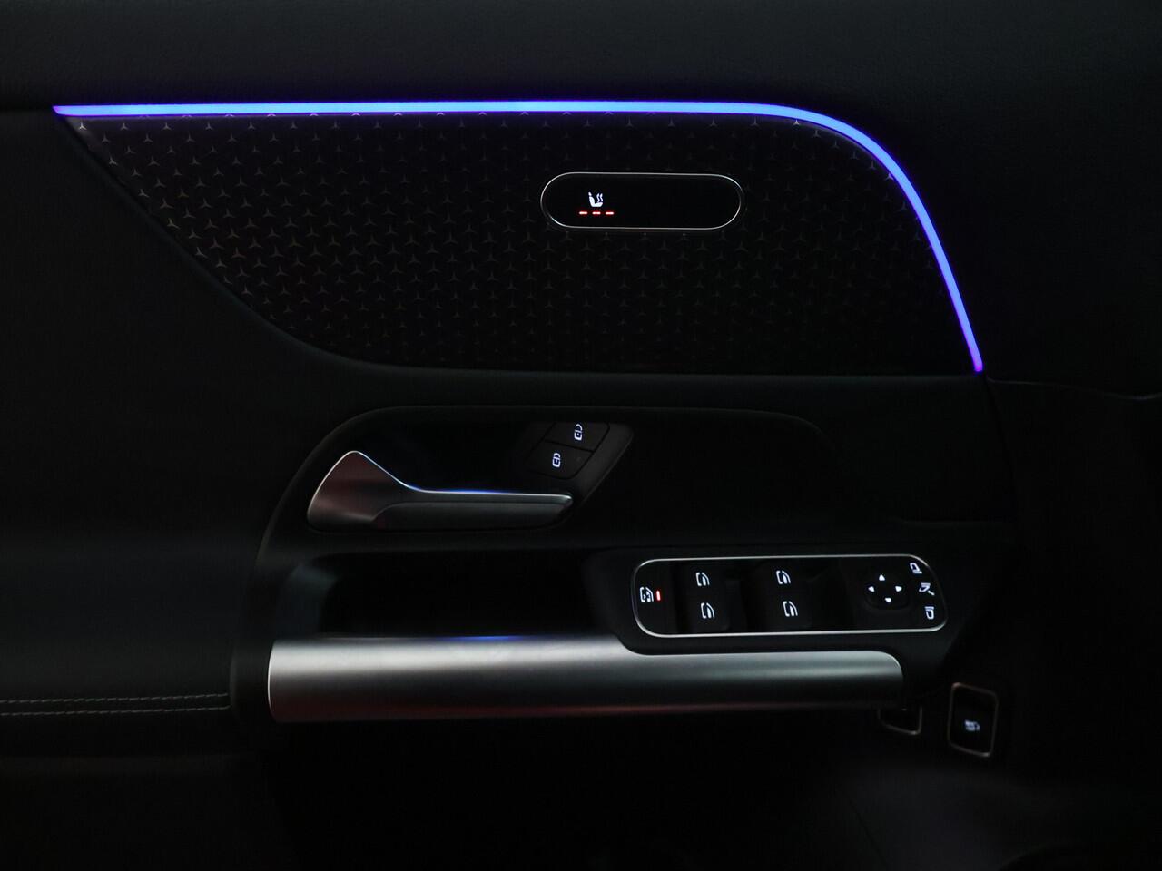 Mercedes-Benz GLA-KLASSE 250 e Plug-In Hybride | Trekhaak | Night Pakket | Sfeerverlichting | 11 kW Laden | Stuur en Stoelverwarming | Inclusief 24 maanden MB Certified garantie voor Europa.